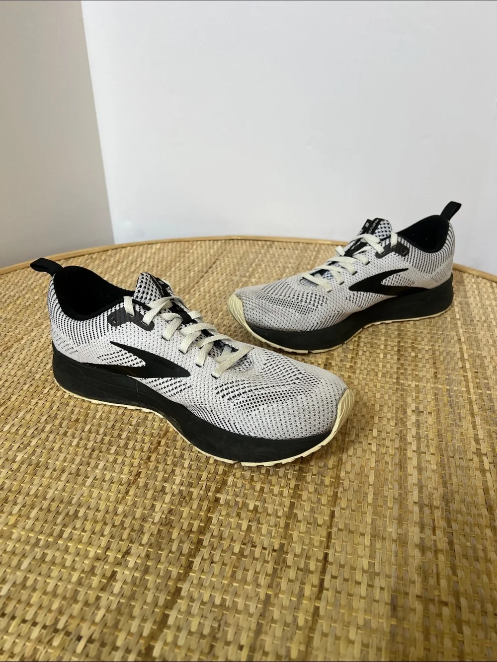 Brooks Revel 5 running shoes white mesh black Women’s 10.5 B